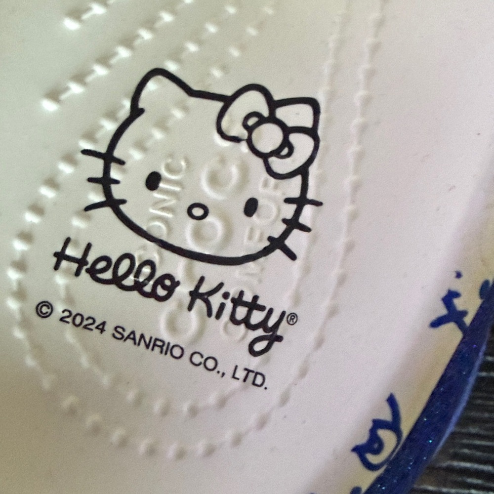 Nwot Crocs Hello Kitty Siren Clogs Blue Size 9 Hello Kitty's 50th Anniversary - Picture 14 of 16